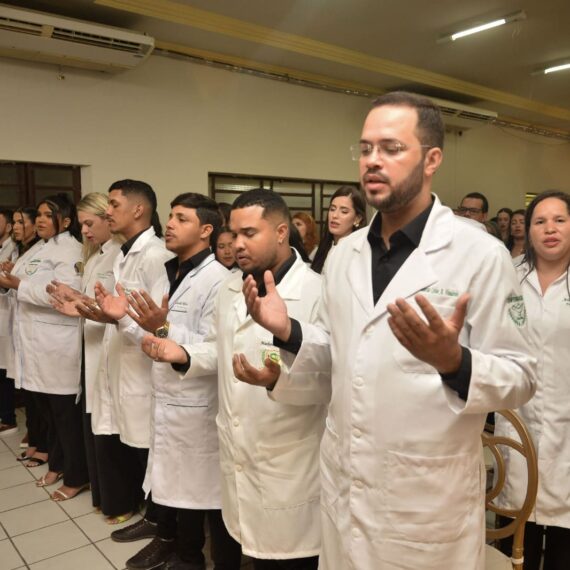 Cerimônia do Jaleco: marcando o comprometimento dos estudantes com a Enfermagem