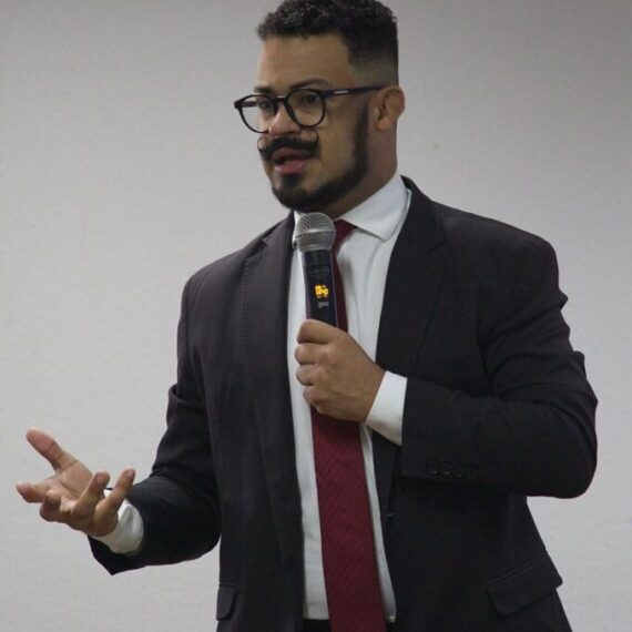 Professor José Marques conclui mestrado em Direito e fortalece ainda mais o corpo docente da FASVIPA